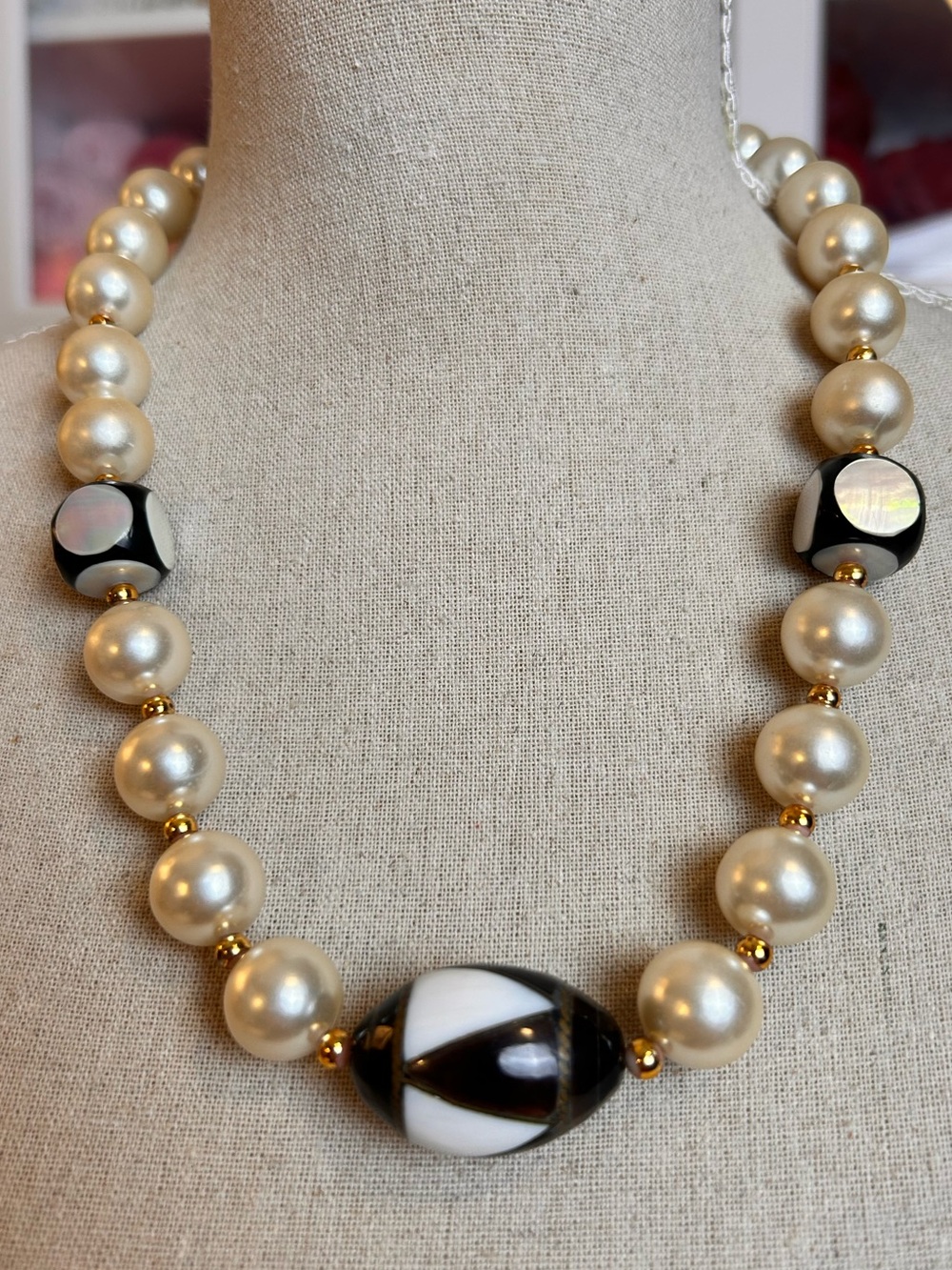 💝 2/20$ Vintage Chunky Cream Glass Pearl & Black/White Geometric Necklace Chic